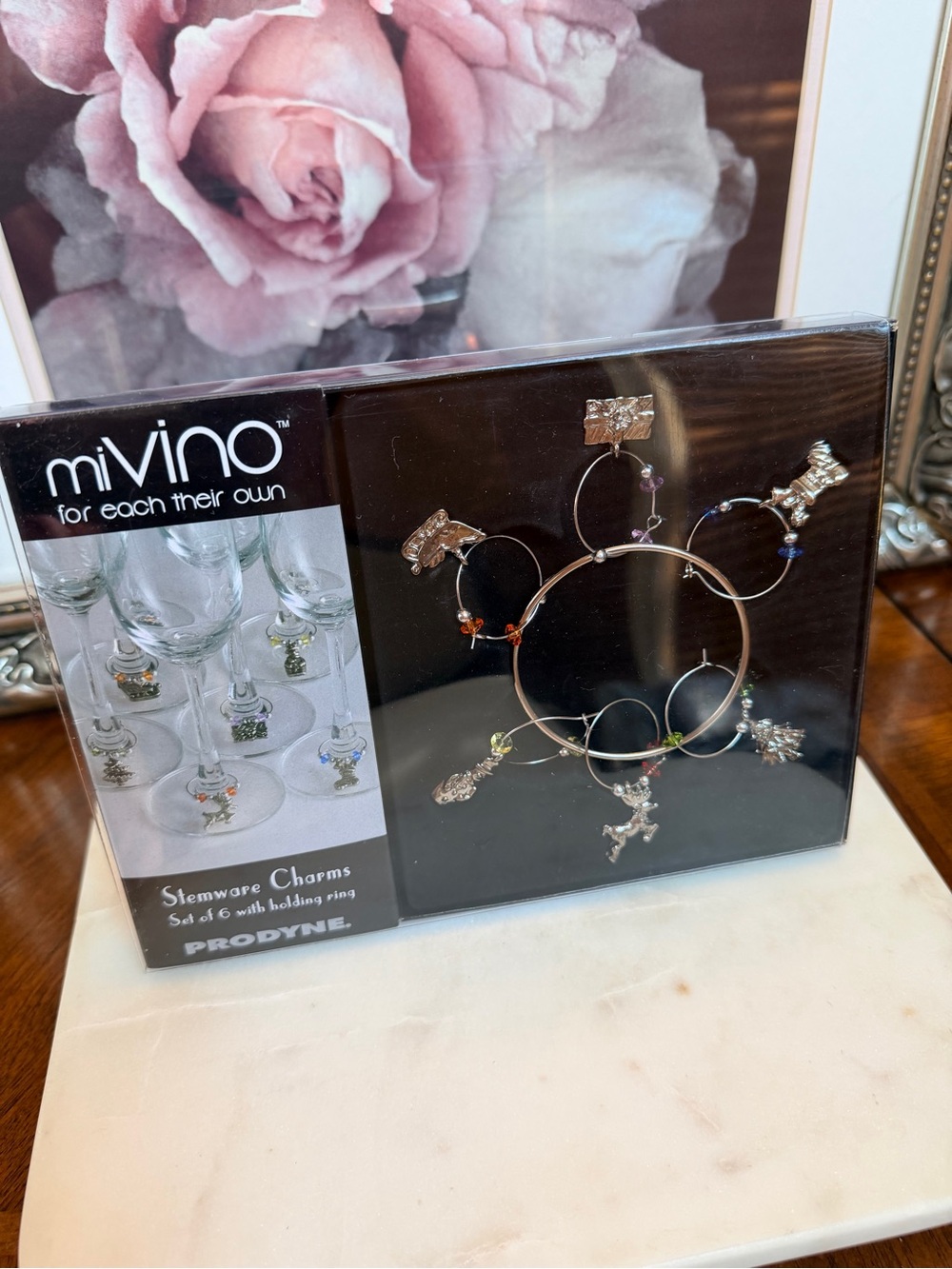 MiVino Holiday Stemware Charms Set of 6 with Holding Ring NIB